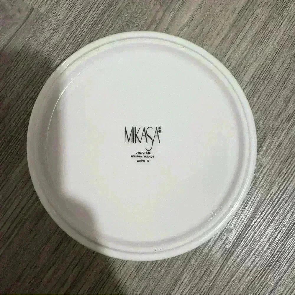 Mikasa Holiday Village Round Porcelain Trinket Box w/Lid Christmas Made In Japan
